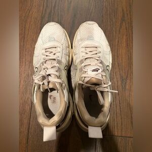 Nike Women’s V2k